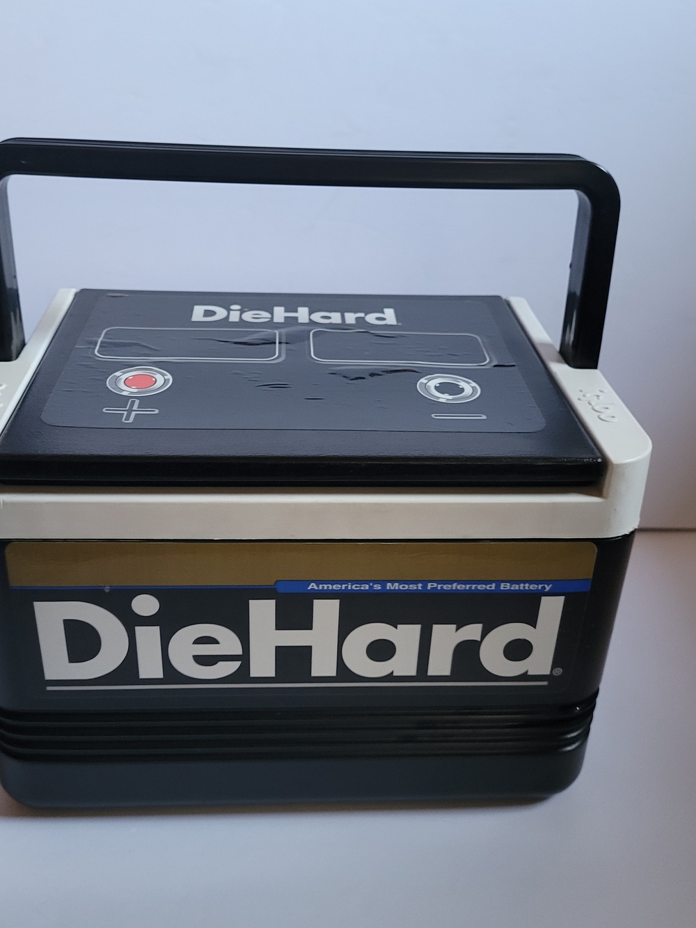 Igloo Portable Cooler Styled DieHard Design - Black and White